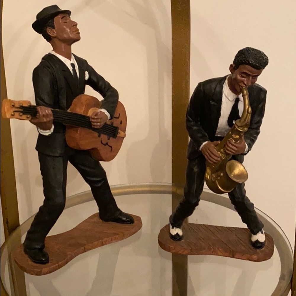 Figurines